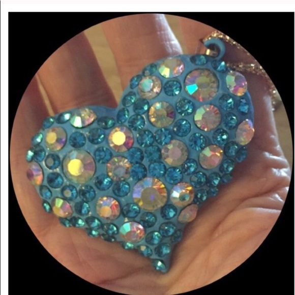 😎Beautiful Blue Crystal Heart Pendant - Picture 2 of 3